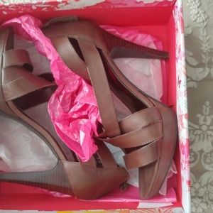 Chinese Laundry Strapy Platform Brown Leather Heal